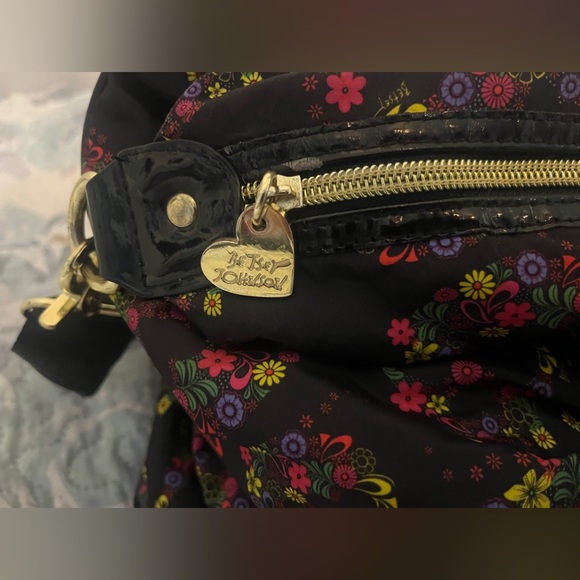 Extreamly Rare HTF Betsey Johnson Black and colorful floral skull studded duffle - Picture 9 of 14